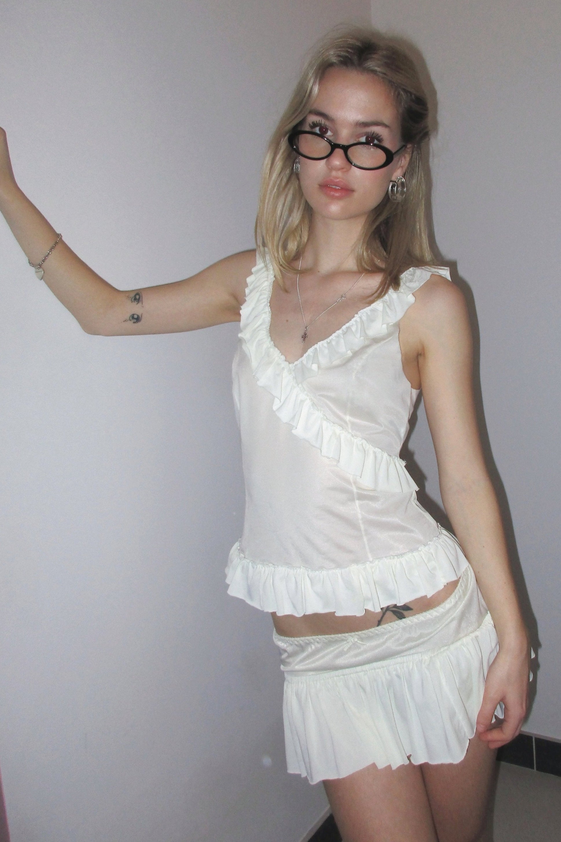 vanilla ribbon top – CHERRY KNOTS