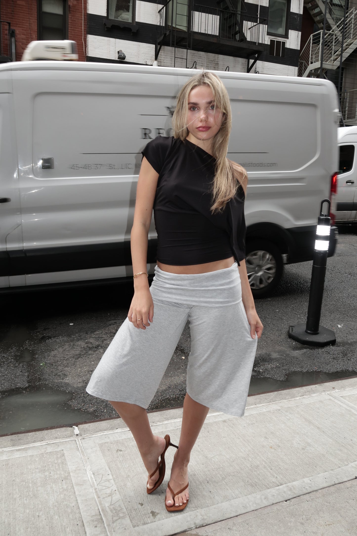 slouchy tee in black
