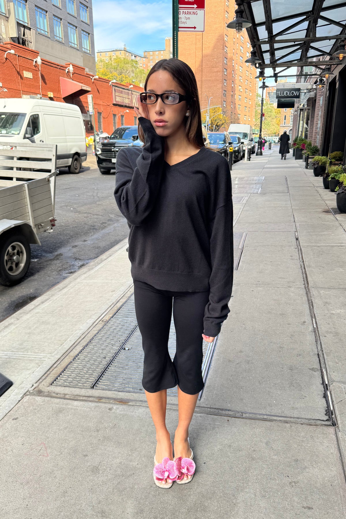 fine knit v-neck sweater in black - CHERRY KNOTS
