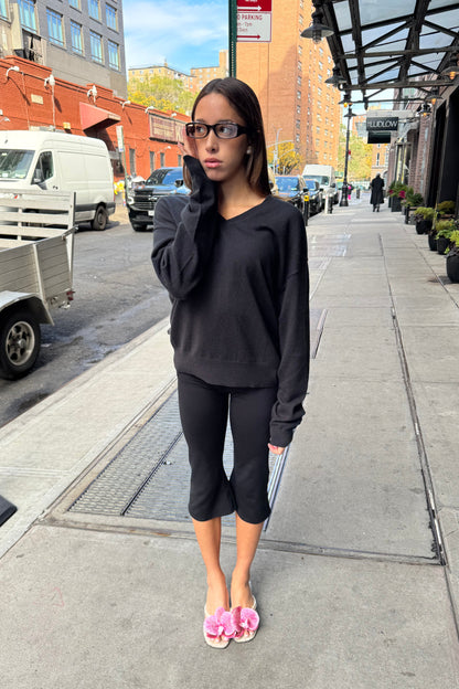 fine knit v-neck sweater in black - CHERRY KNOTS