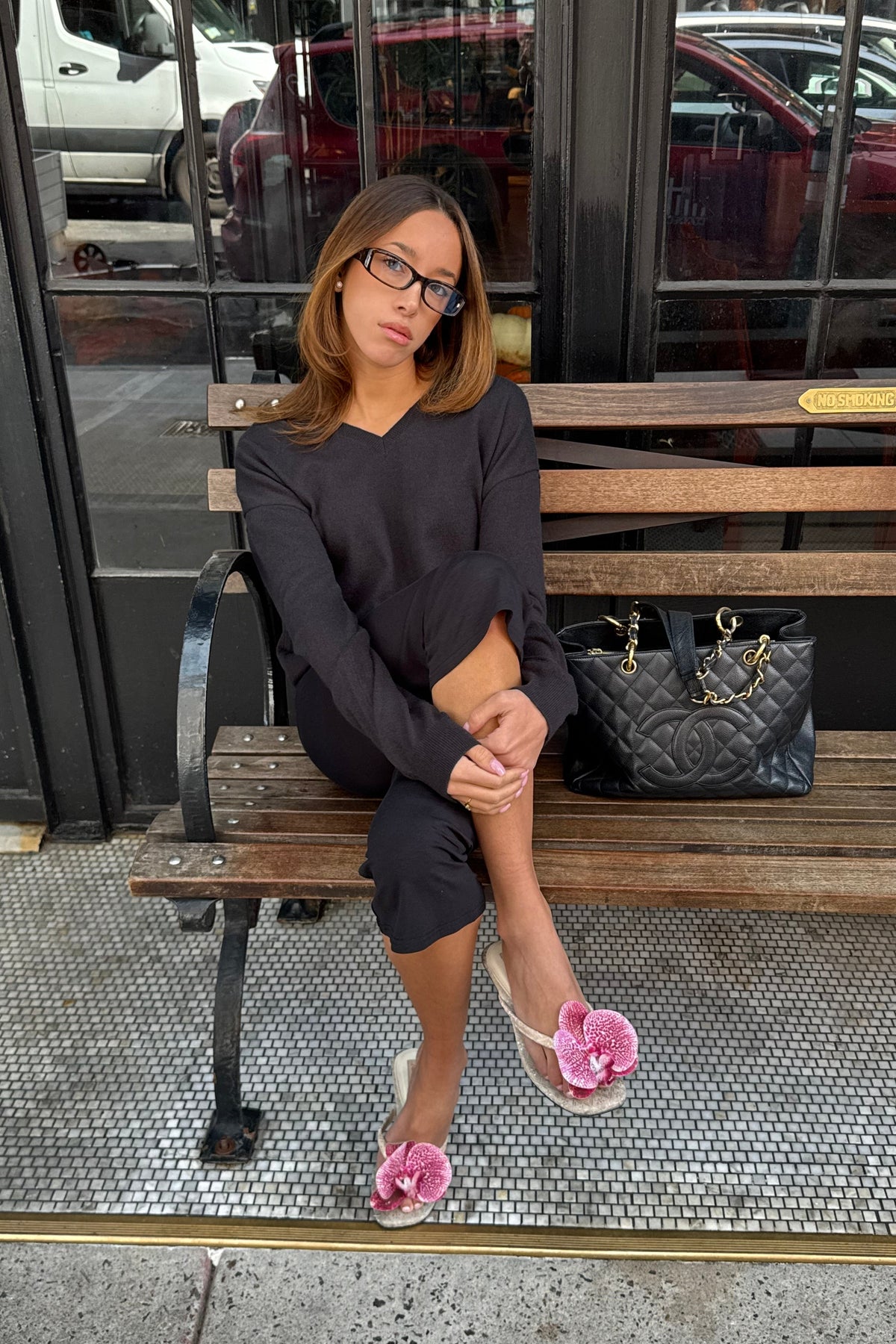 fine knit v-neck sweater in black - CHERRY KNOTS