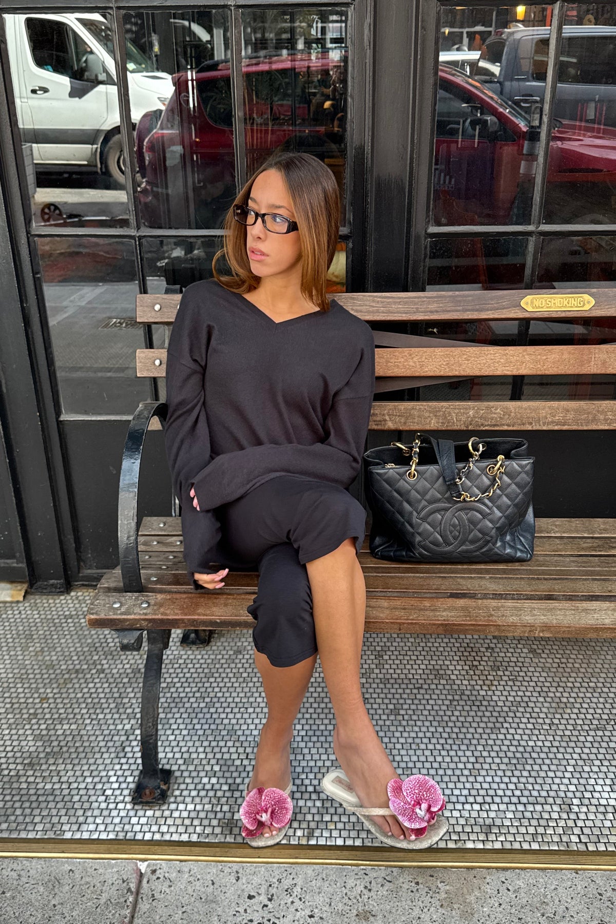 fine knit v-neck sweater in black - CHERRY KNOTS