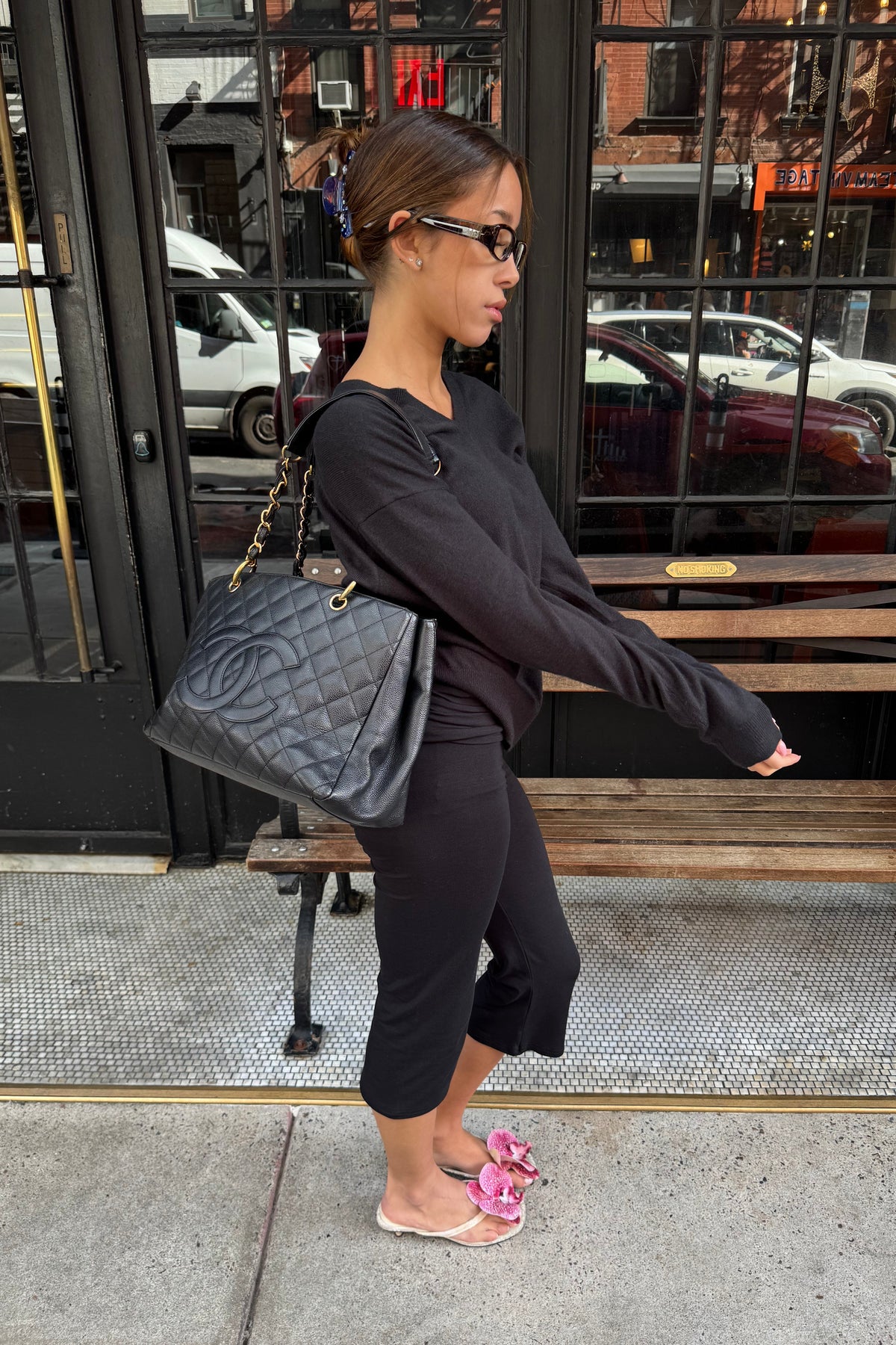 fine knit v-neck sweater in black - CHERRY KNOTS