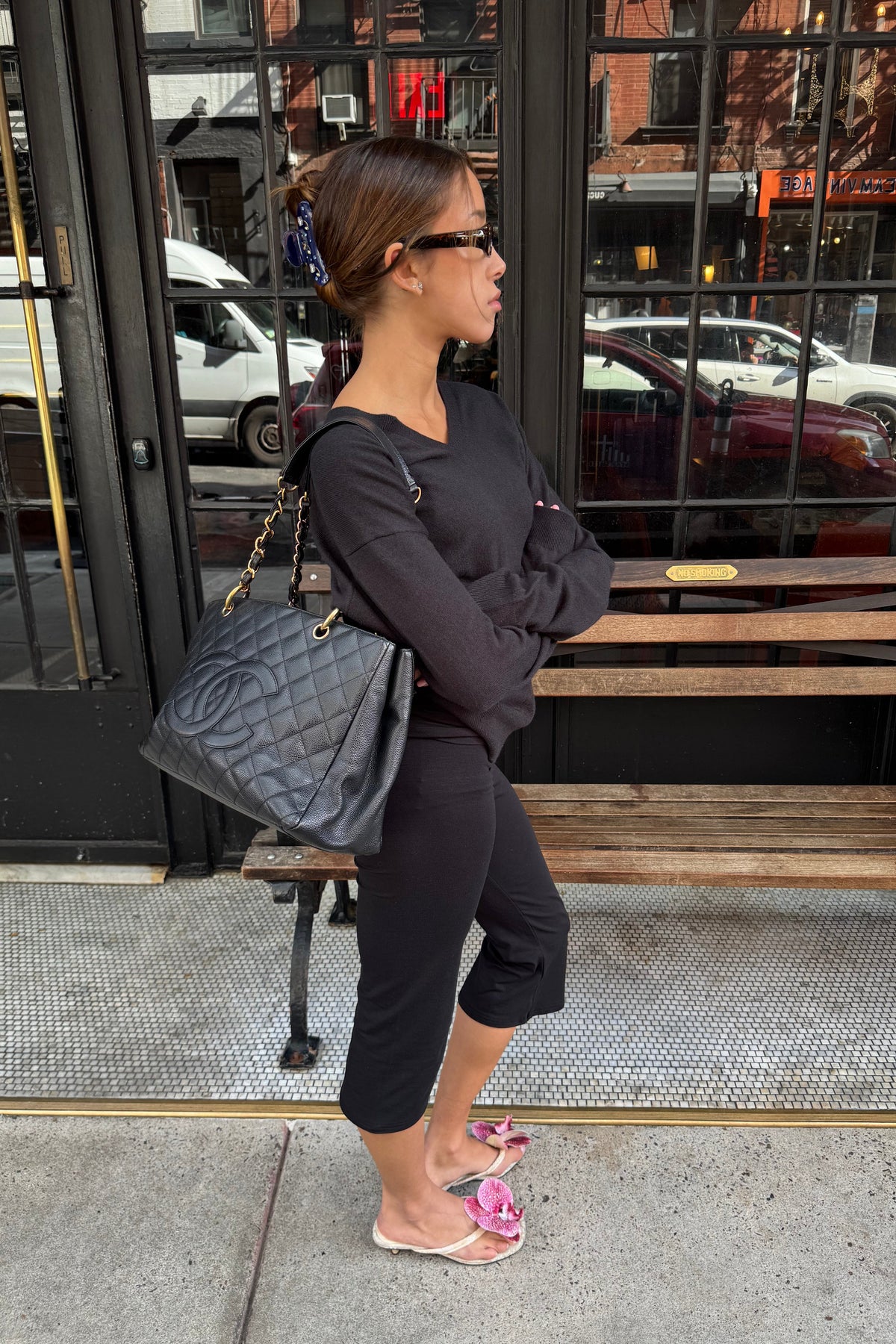 fine knit v-neck sweater in black - CHERRY KNOTS