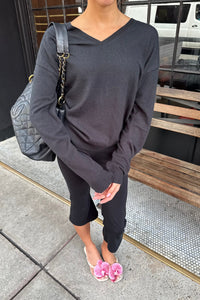 fine knit v-neck sweater in black - CHERRY KNOTS