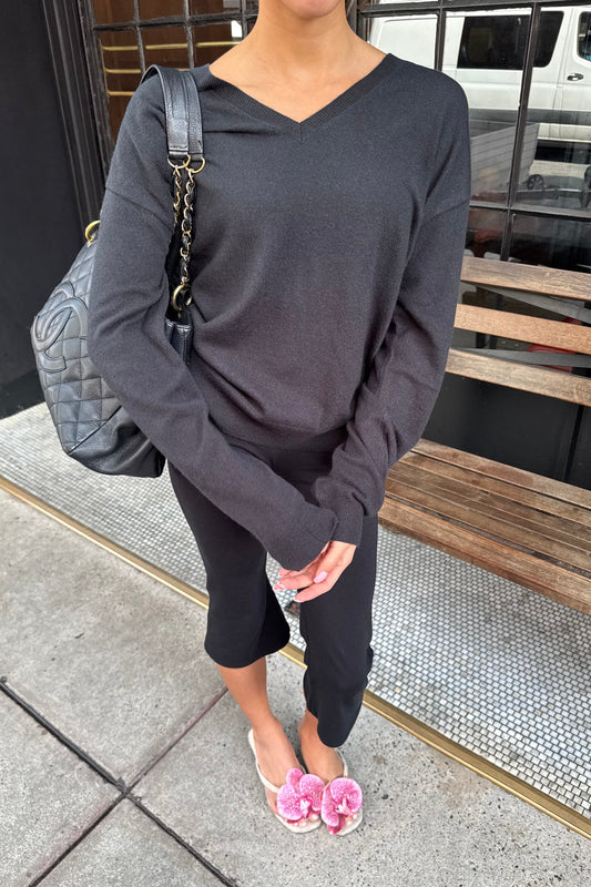 fine knit v-neck sweater in black - CHERRY KNOTS