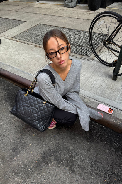 fine knit v-neck sweater in grey - CHERRY KNOTS