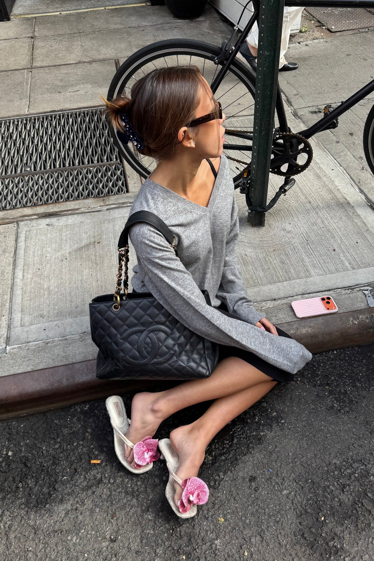 fine knit v-neck sweater in grey - CHERRY KNOTS