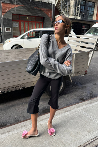 fine knit v-neck sweater in grey - CHERRY KNOTS