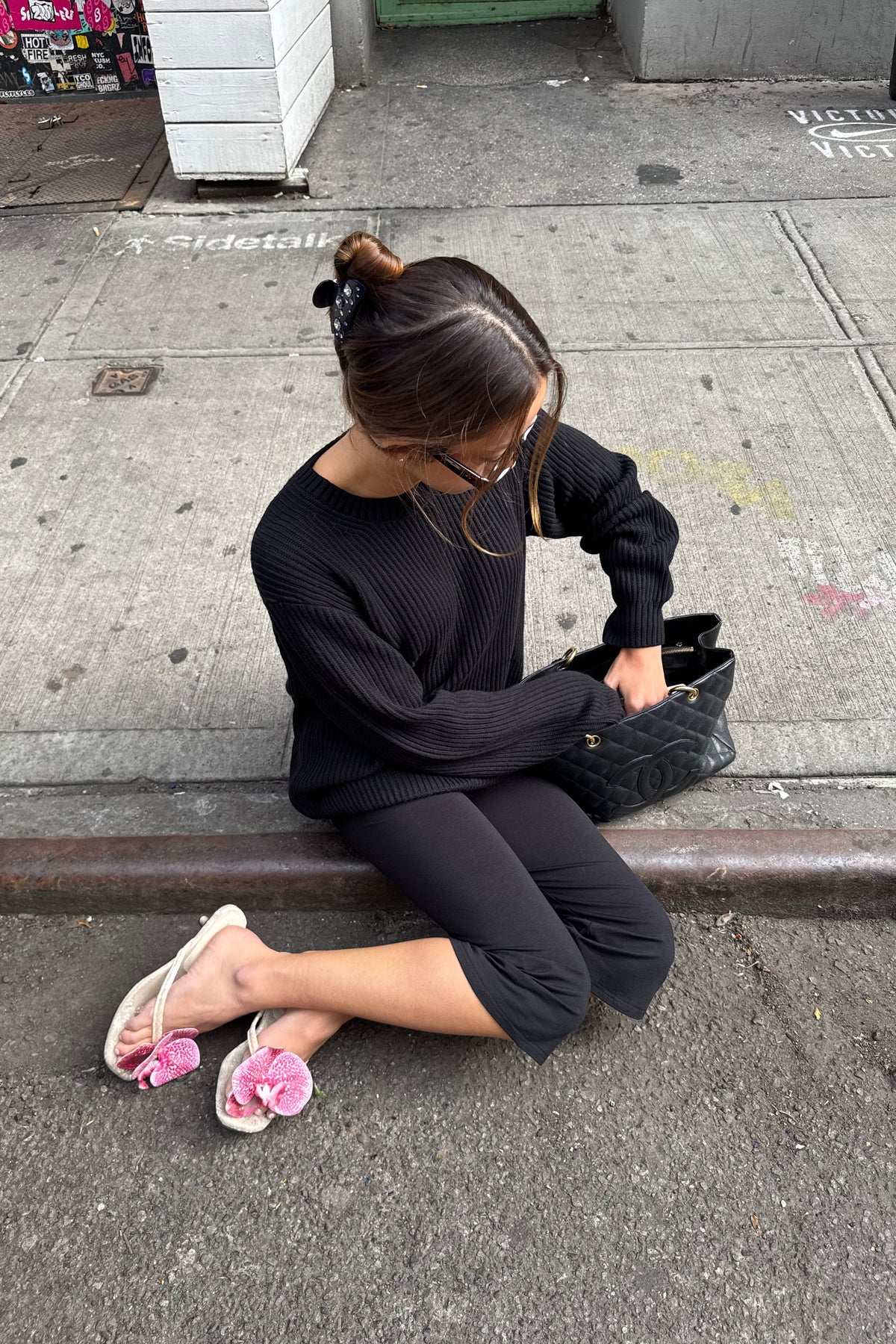 crewneck sweater in black - CHERRY KNOTS