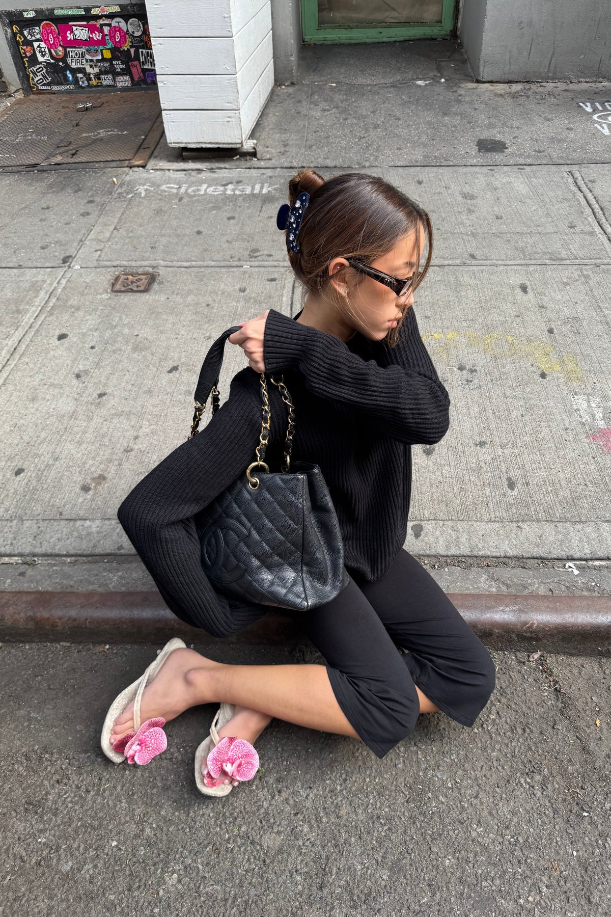 crewneck sweater in black - CHERRY KNOTS