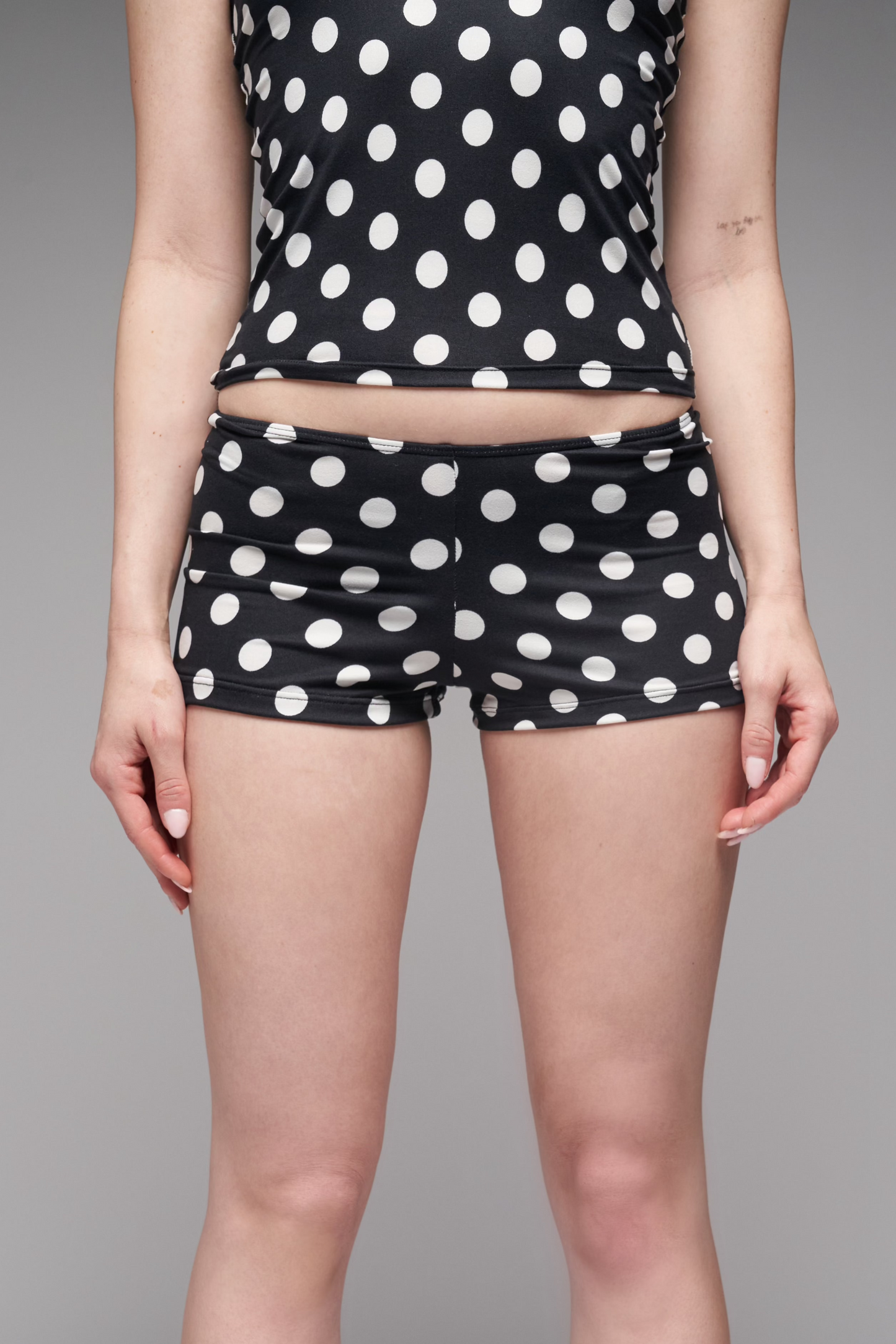 devon shorts in black