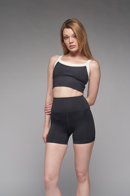 gia biker shorts in black