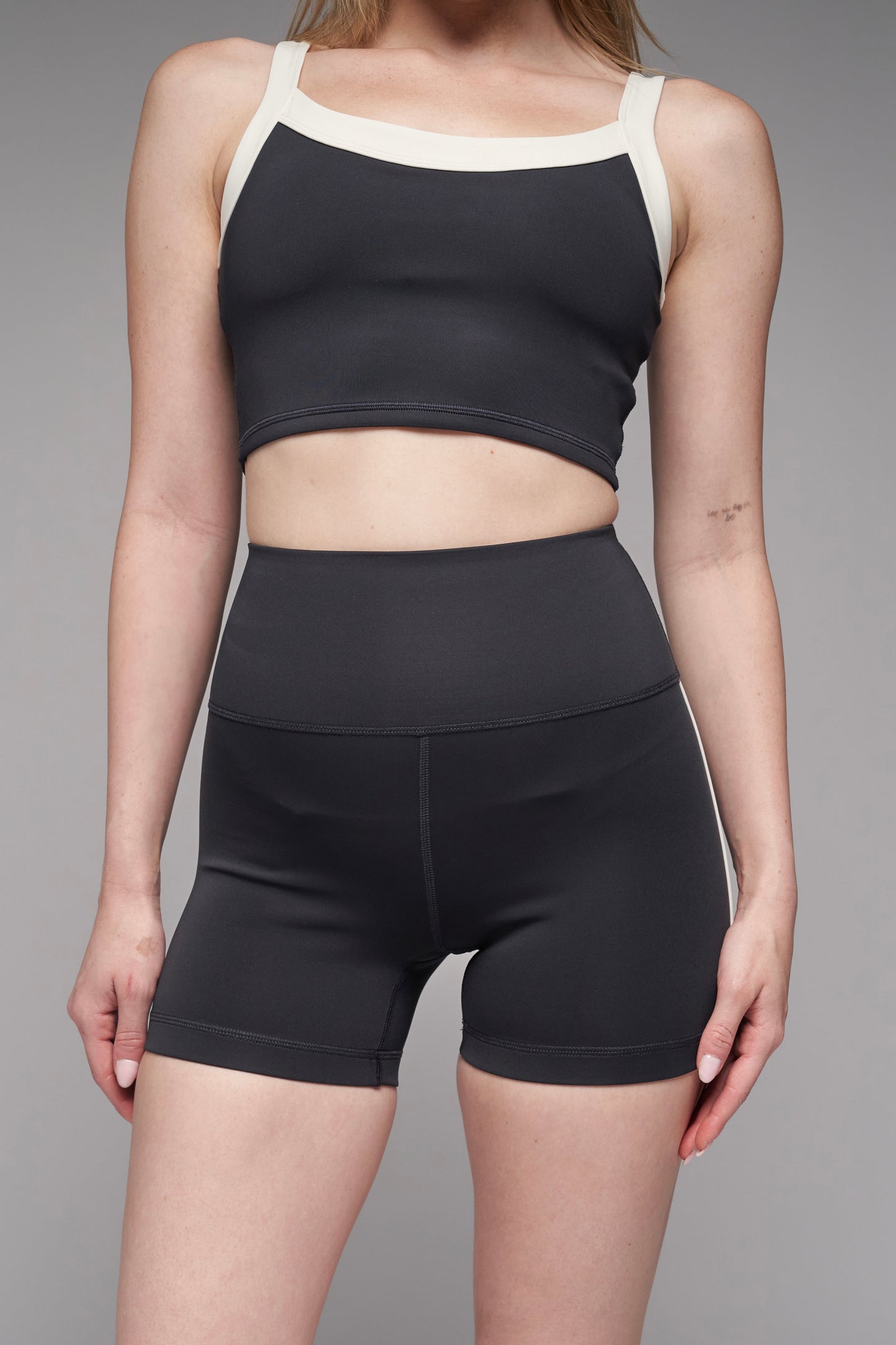 gia biker shorts in black