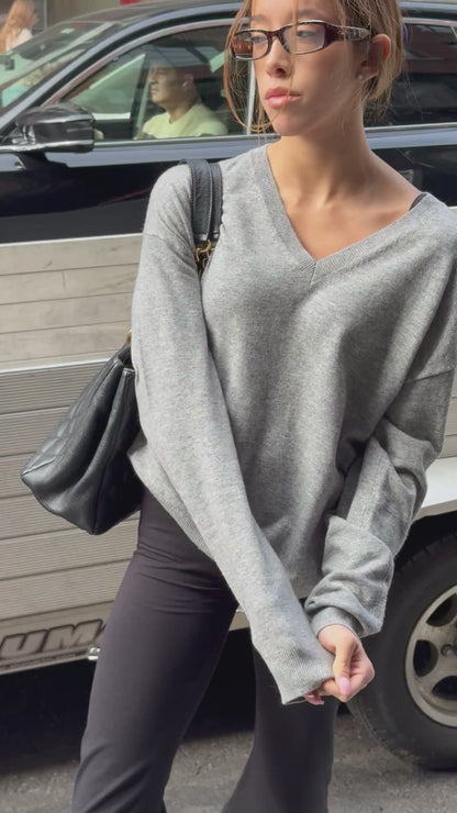 fine knit v-neck sweater in grey